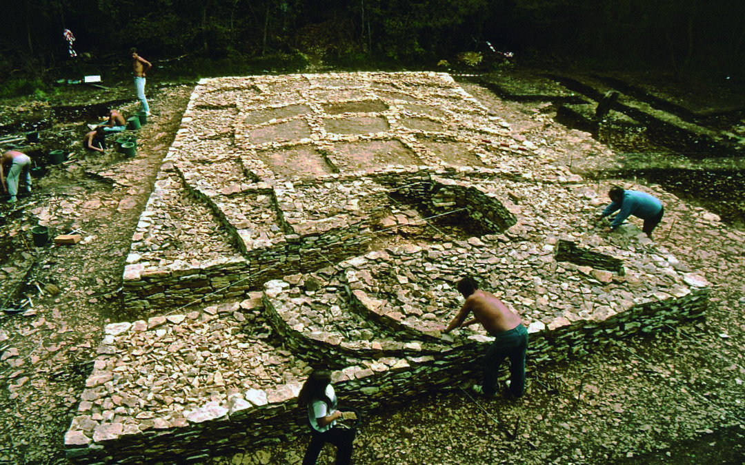 Tumulus A de la nécropole de Champ-Châlon lors de sa restauration, Benon (Charente-Maritime)